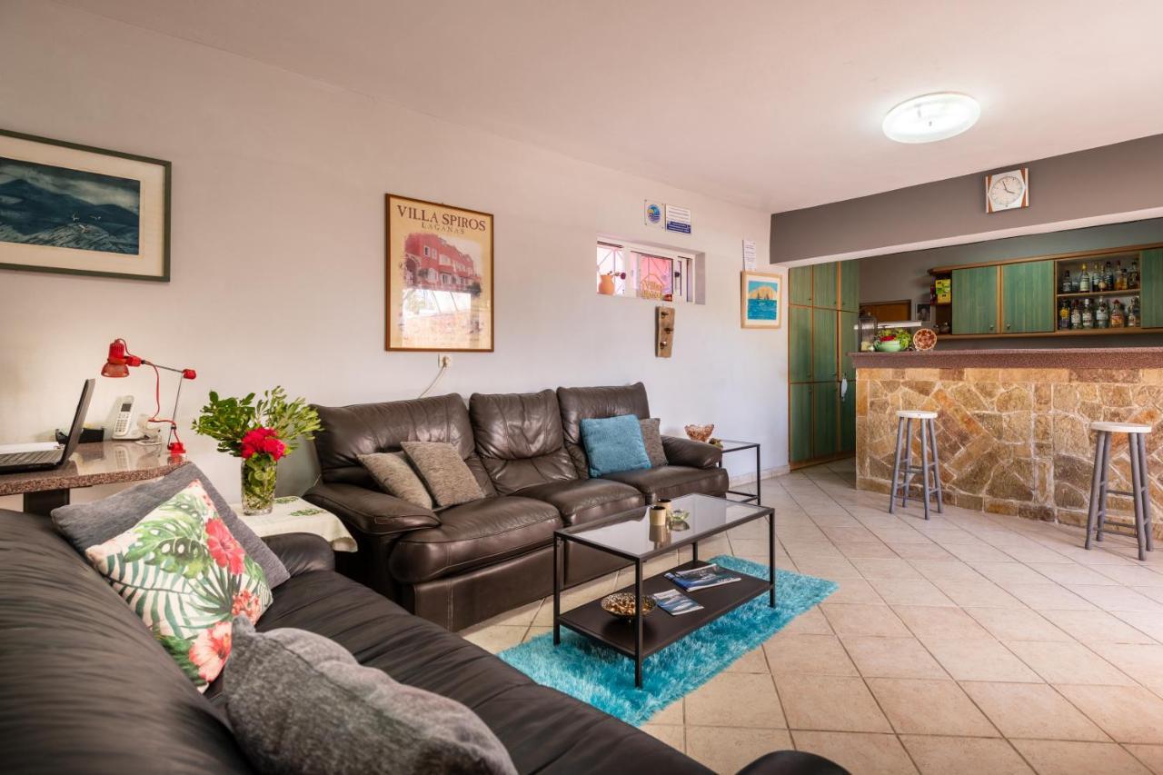 Spiros Family Apts *